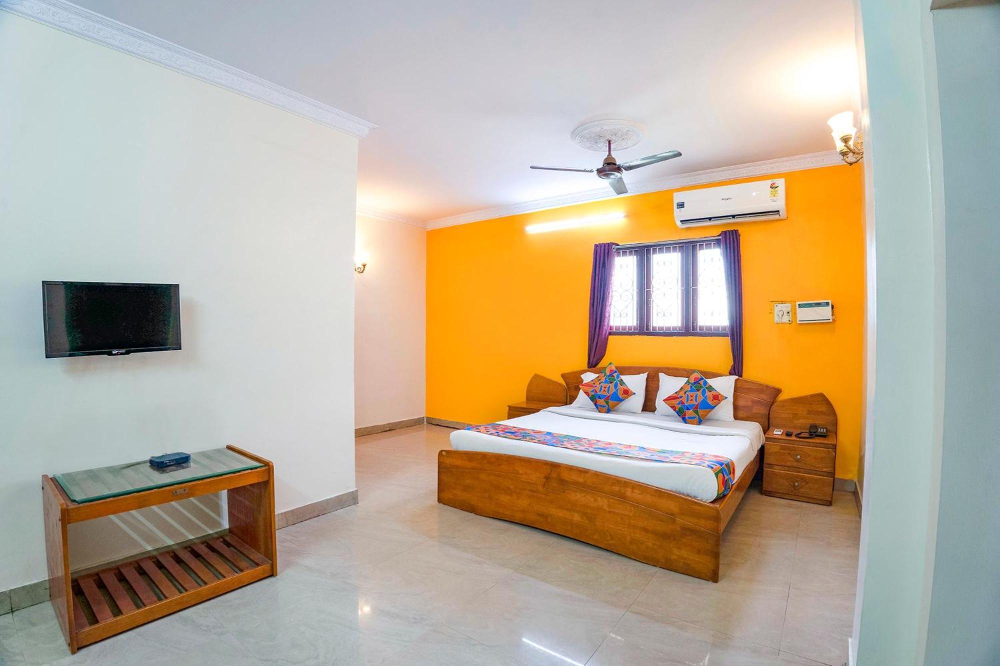 Fabhotel Tree Service - T Nagar Hotel