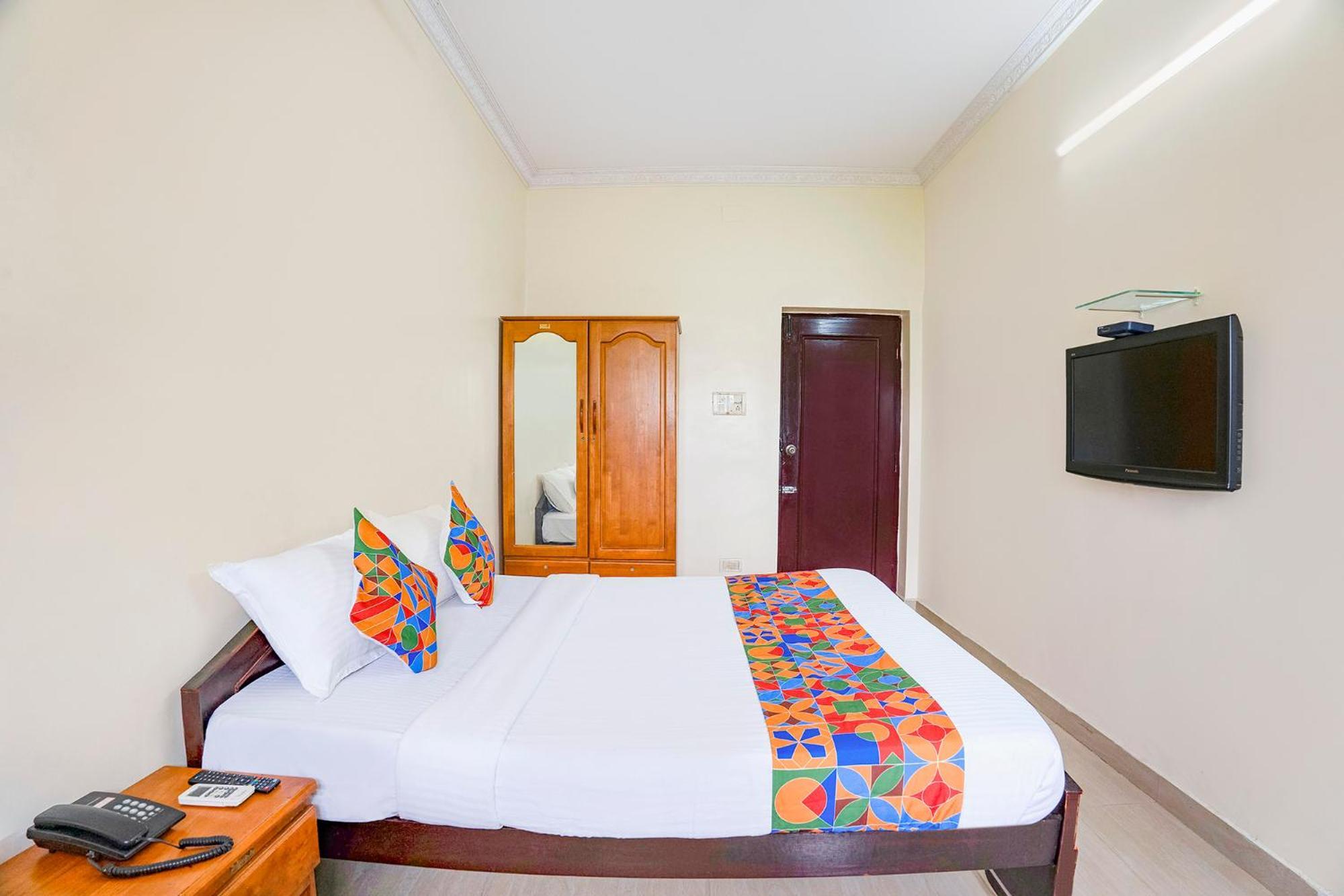 Fabhotel Tree Service - T Nagar Hotel